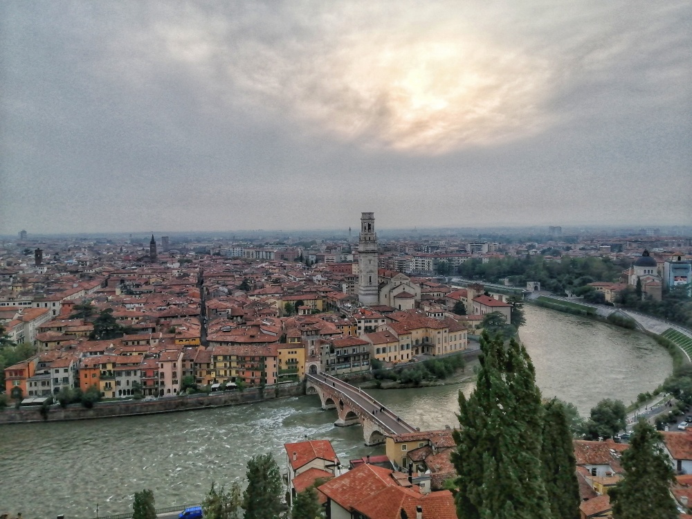 Vista panoramica sulla città di Verona da Castel San Pietro
